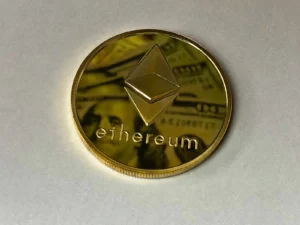 Ethereum: Il Prezzo Lotta Sotto I $1.900