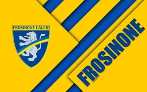 Situata nella regione del Lazio, Frosinone è una città che vive e respira calcio. Con la sua squadra principale, il Frosinone Calcio, la città è diventata